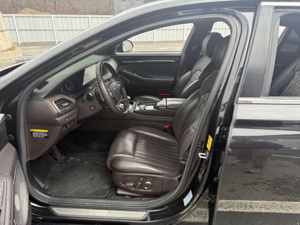 Genesis G90 - Vista 11