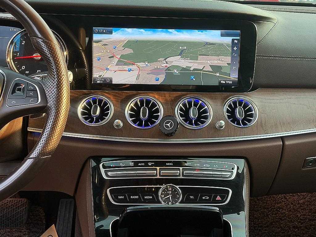 Mercedes Benz E class - Vista 10