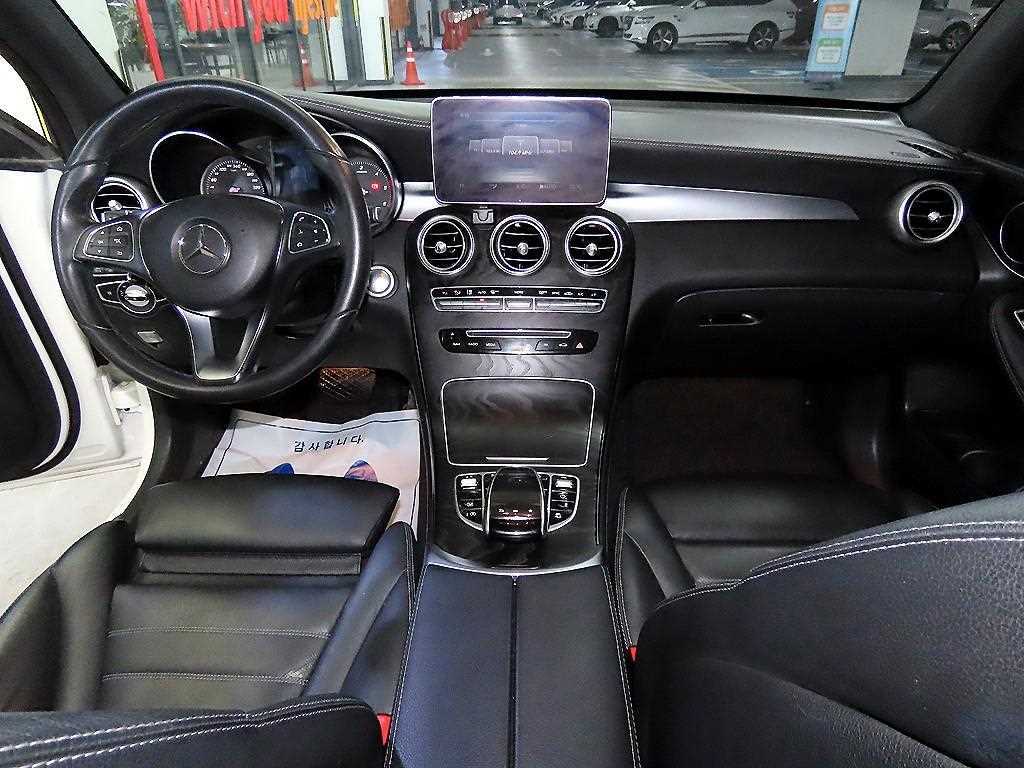 Mercedes Benz GLC Class - Vista 10