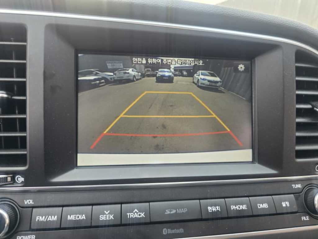 HYUNDAI Avante - Vista 9