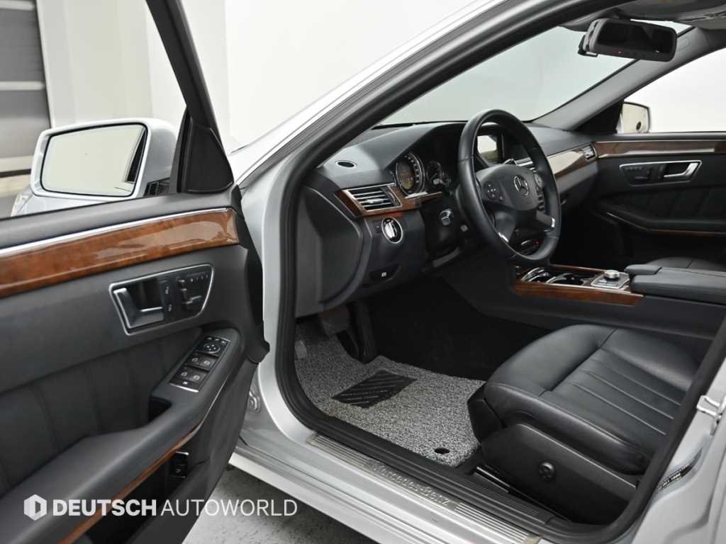Mercedes Benz E class - Vista 11