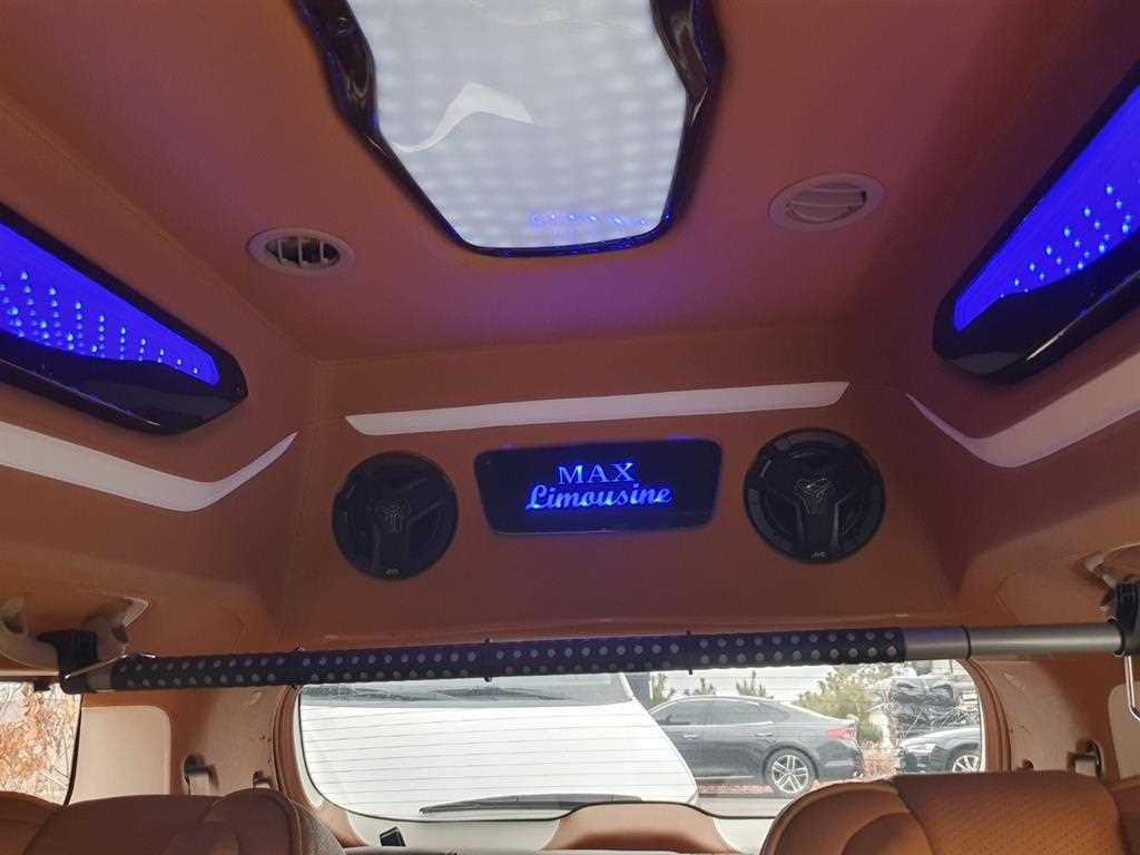 KIA Carnival - Vista 10