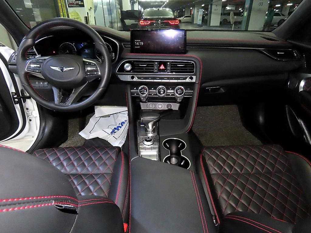 Genesis G70 - Vista 10