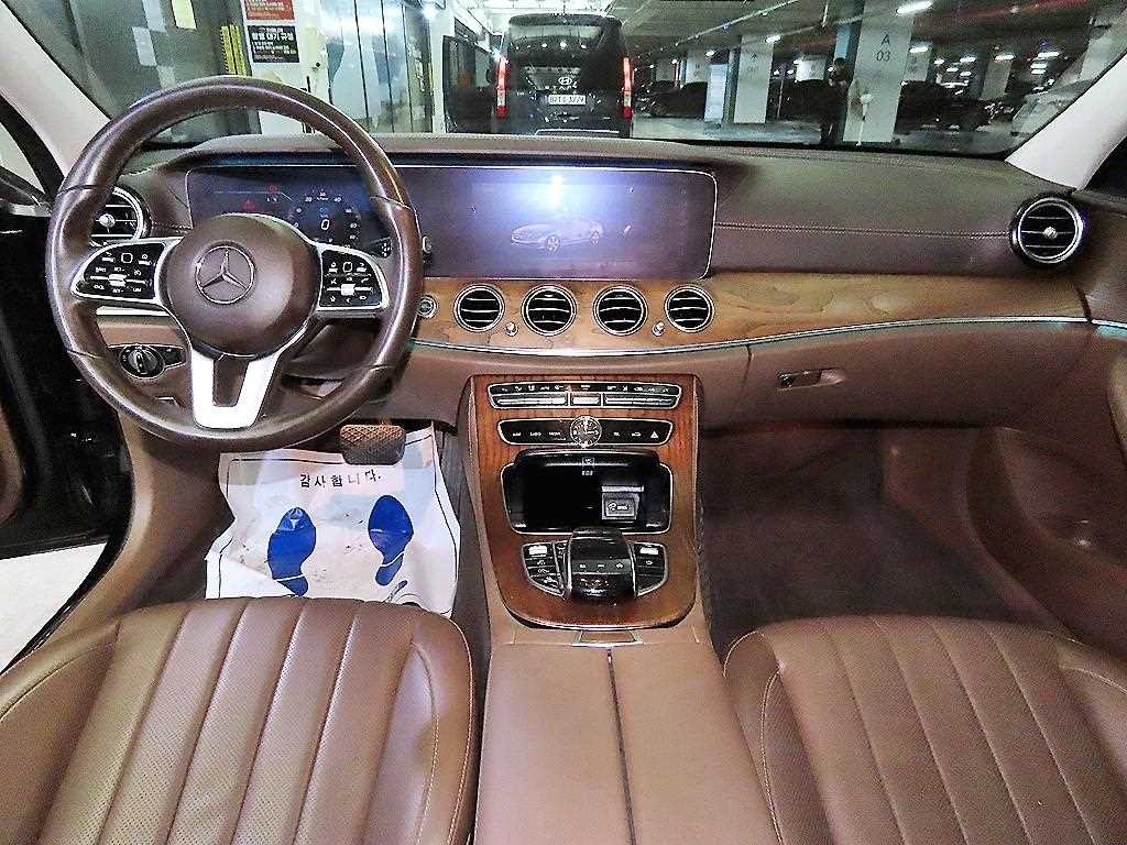 Mercedes Benz E class - Vista 10