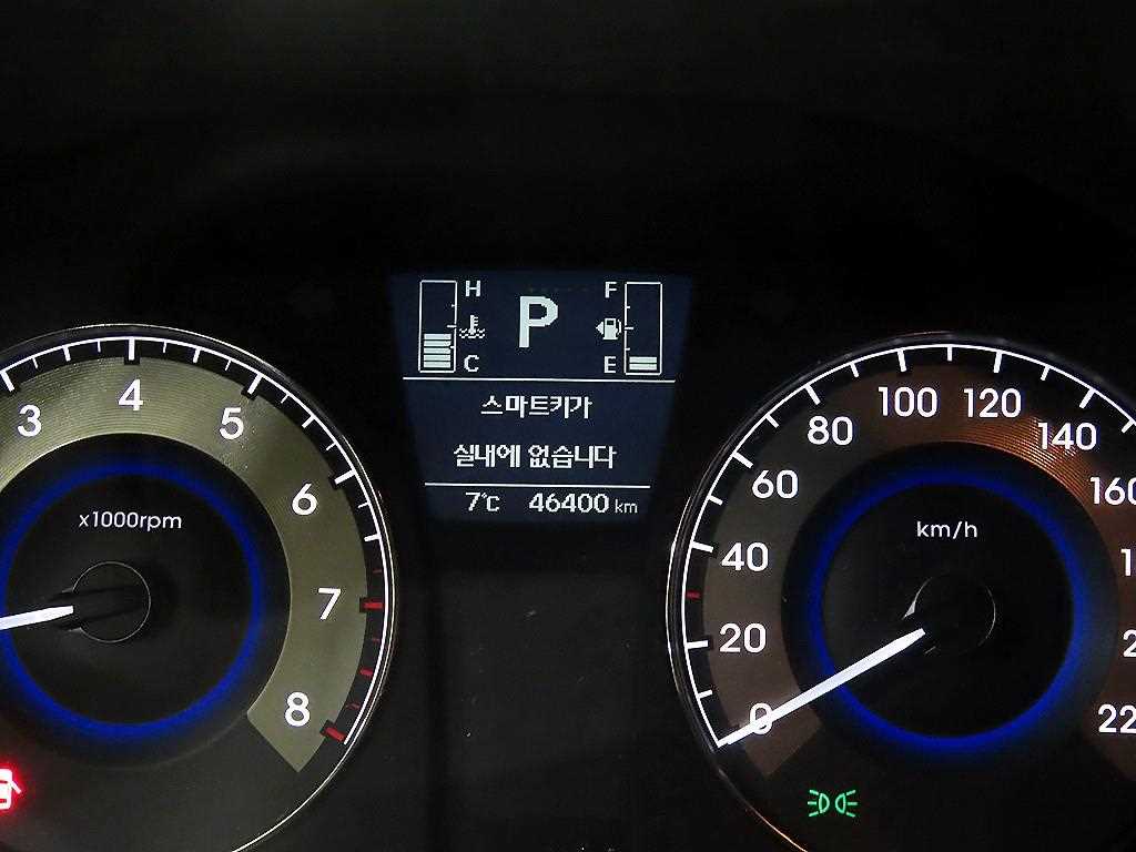 HYUNDAI Accent - Vista 9