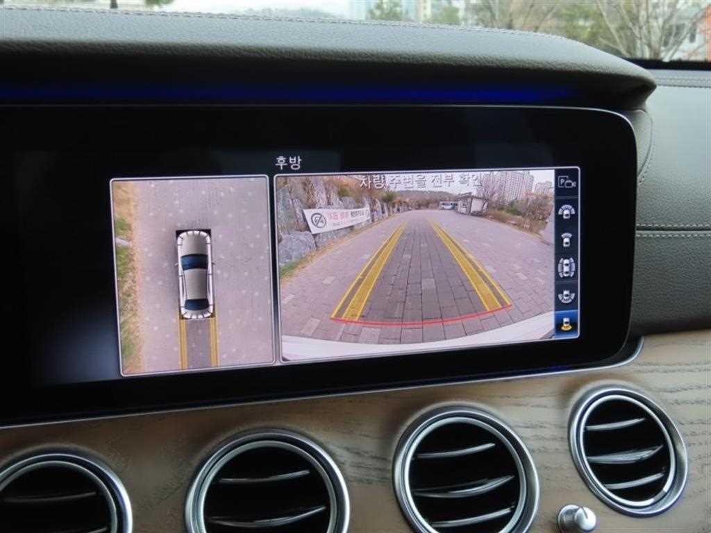 Mercedes Benz E class - Vista 9