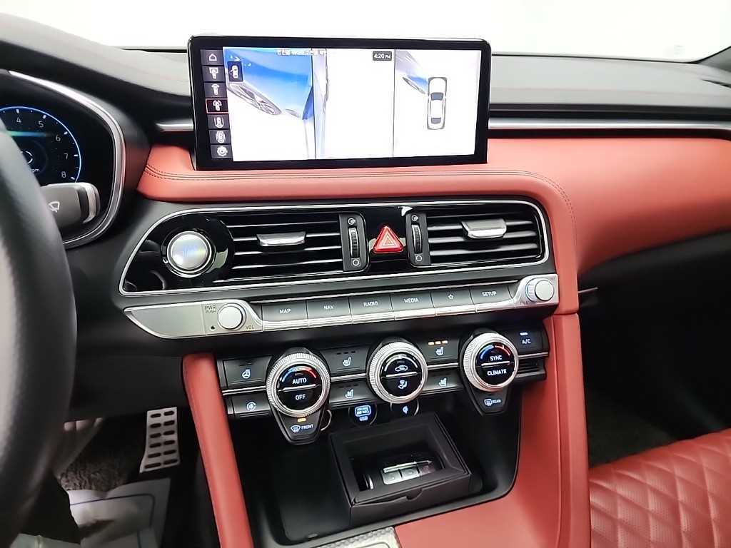 Genesis G70 - Vista 10