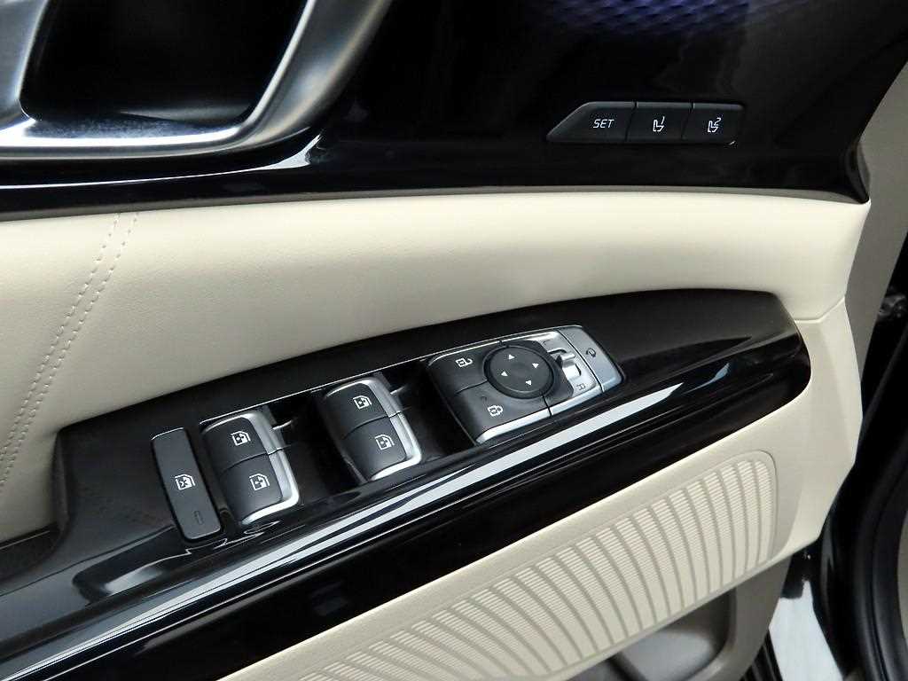 KIA Carnival - Vista 11