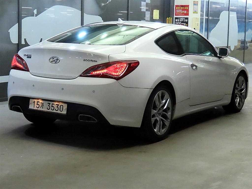 HYUNDAI Genesis - Vista 4