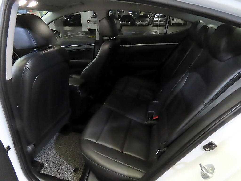 HYUNDAI Avante - Vista 6