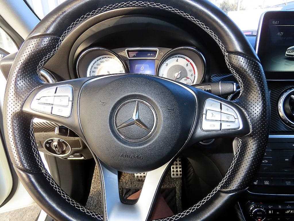 Mercedes Benz GLA Class - Vista 8