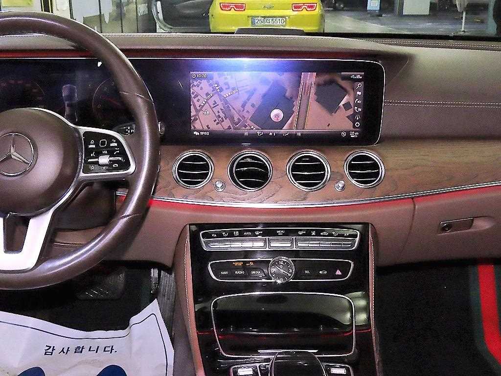 Mercedes Benz E class - Vista 11