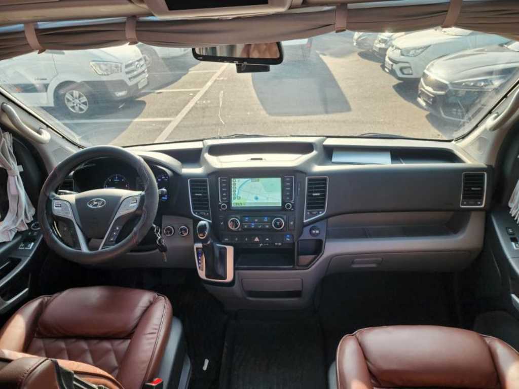 HYUNDAI Solati - Vista 10