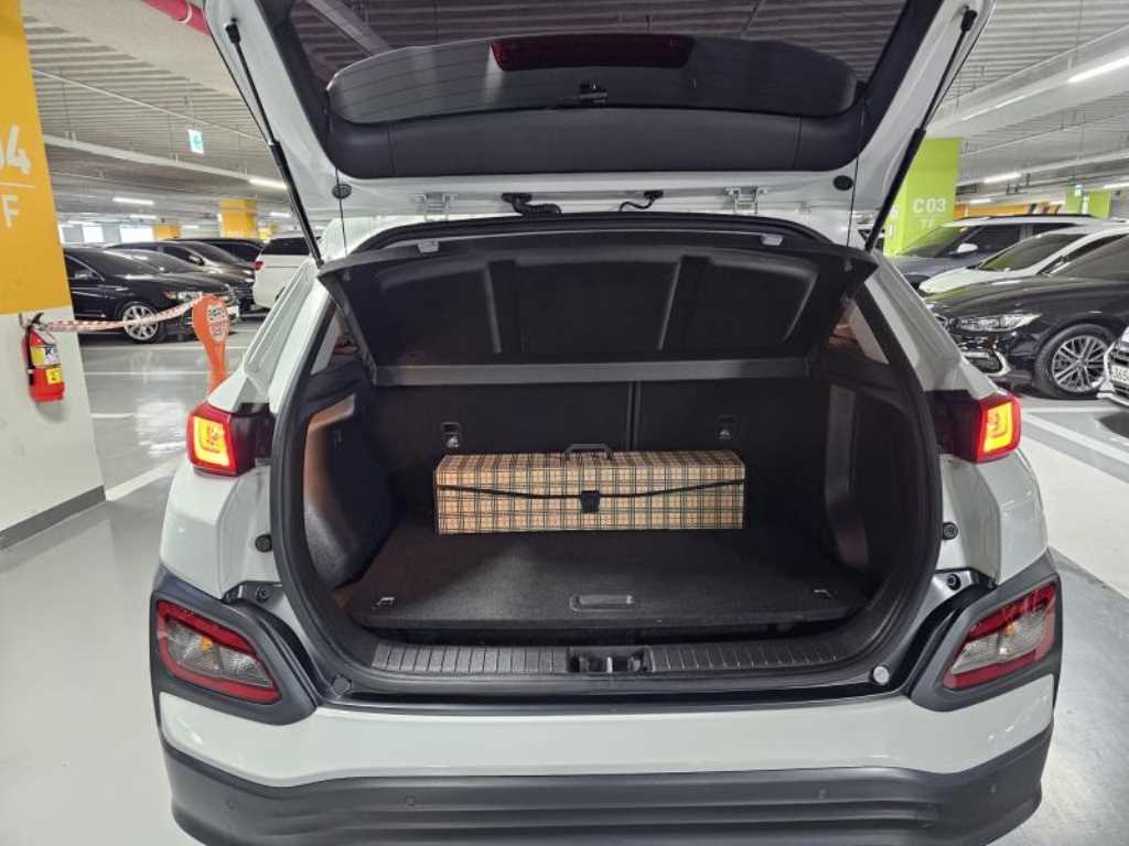 HYUNDAI Kona - Vista 7