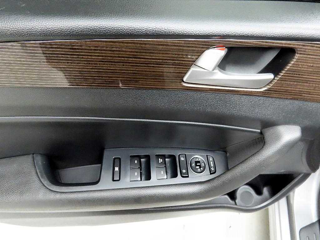 HYUNDAI Sonata - Vista 11