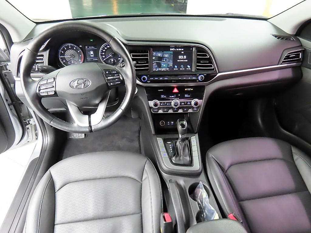 HYUNDAI Avante - Vista 7