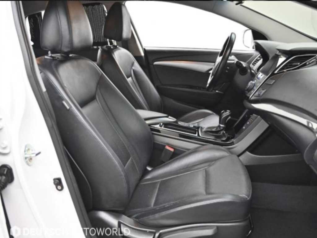 HYUNDAI i40 - Vista 10