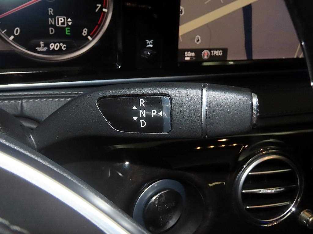 Mercedes Benz S Class - Vista 12