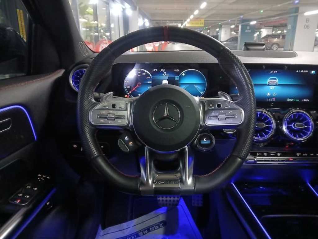 Mercedes Benz GLA Class - Vista 8