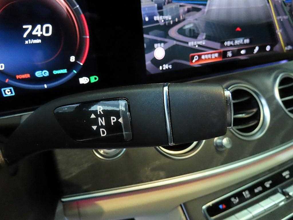 Mercedes Benz E class - Vista 12