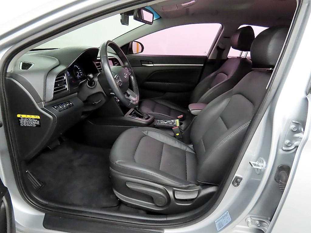 HYUNDAI Avante - Vista 5