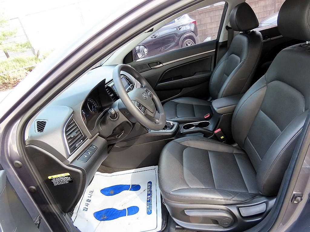 HYUNDAI Avante - Vista 5