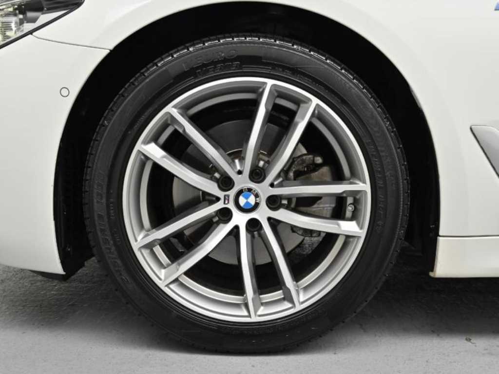 BMW 5 Series - Vista 5