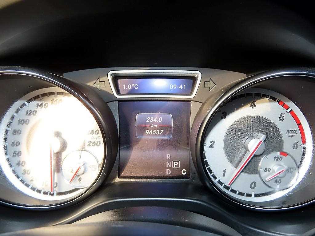 Mercedes Benz GLA Class - Vista 9