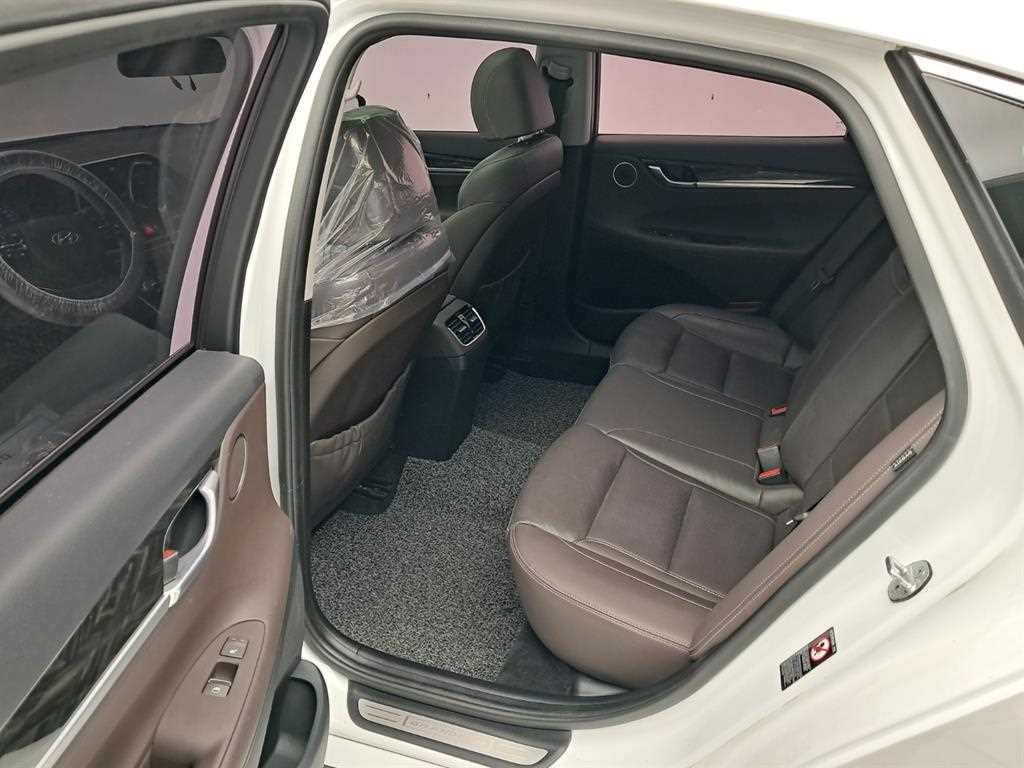 HYUNDAI Grandeur - Vista 12