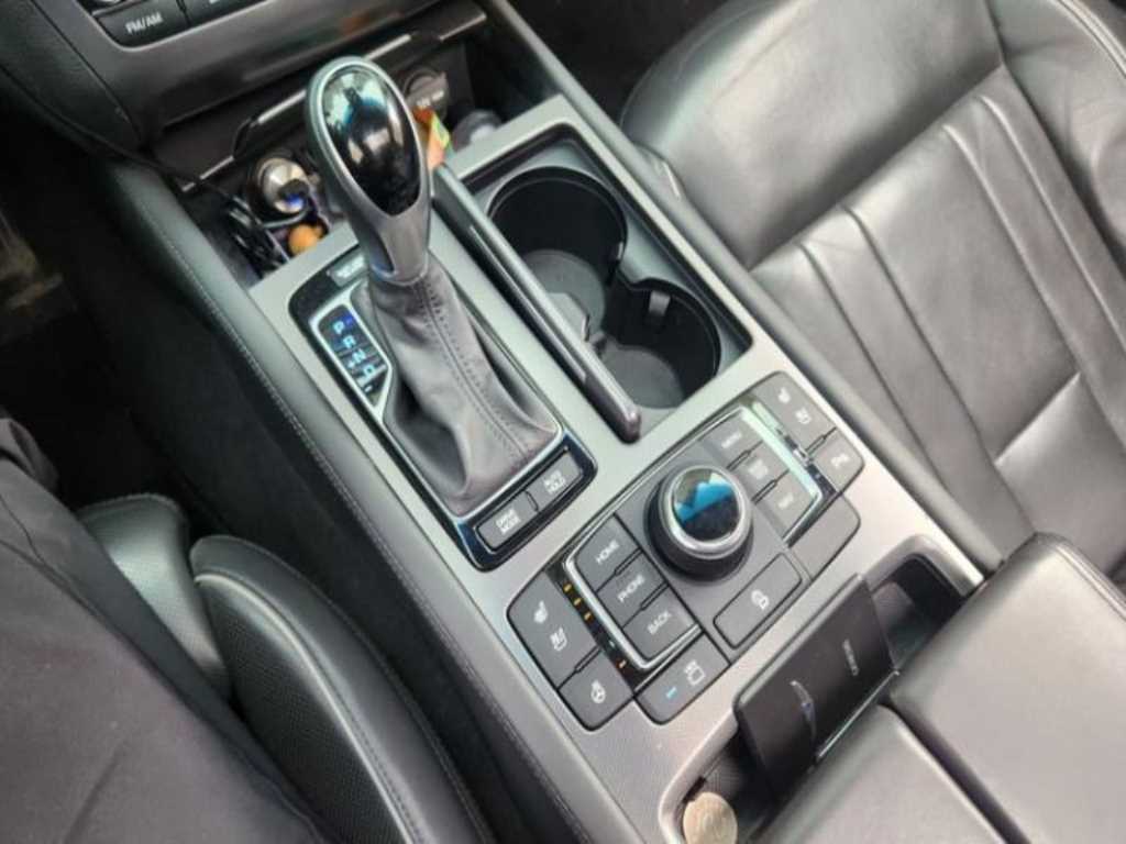 HYUNDAI Genesis - Vista 11