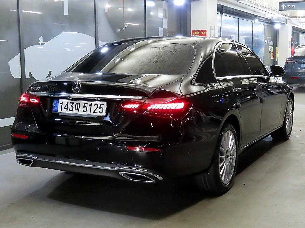 Mercedes Benz E class - Vista 4