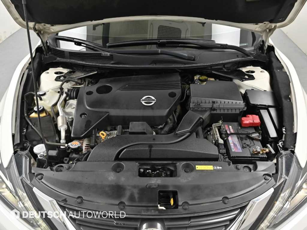 Nissan Altima - Vista 6