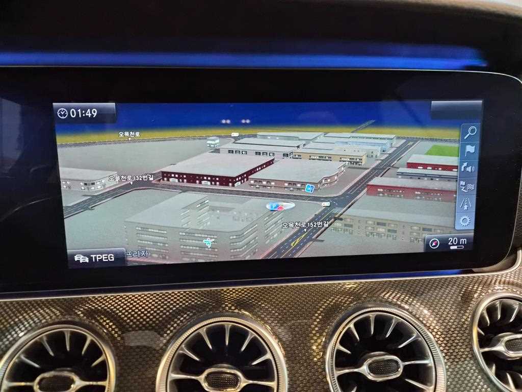 Mercedes Benz E class - Vista 12