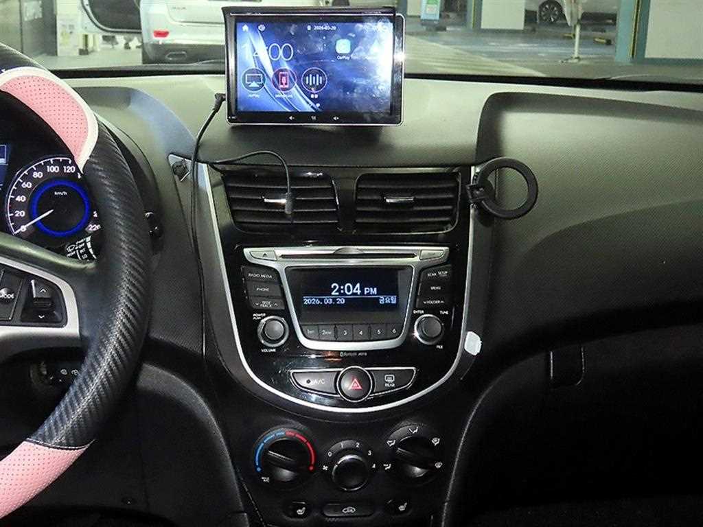 HYUNDAI Accent - Vista 11