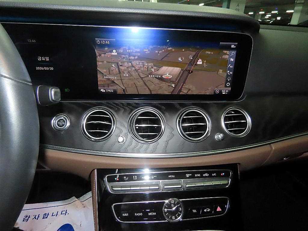 Mercedes Benz E class - Vista 11