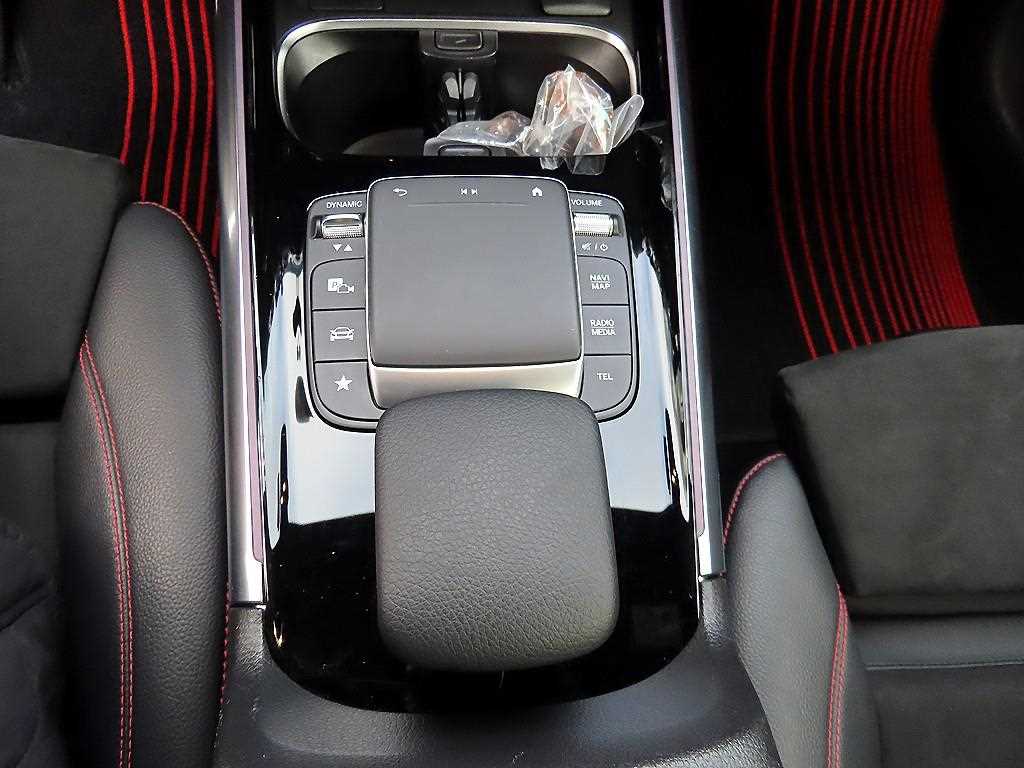 Mercedes Benz GLA Class - Vista 12