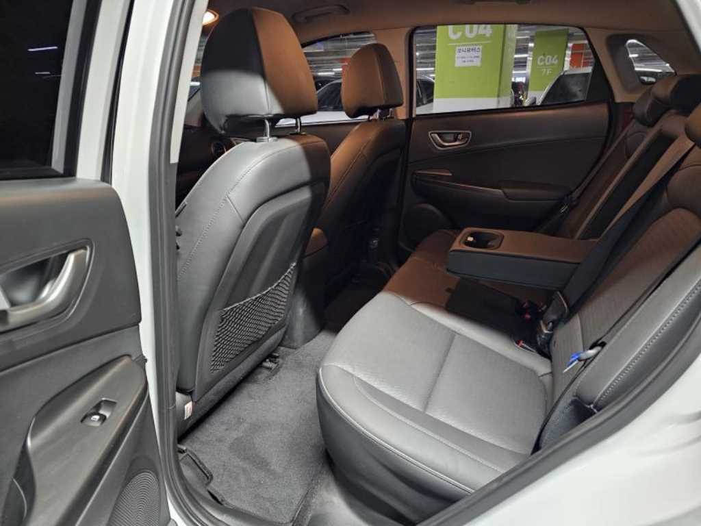 HYUNDAI Kona - Vista 8