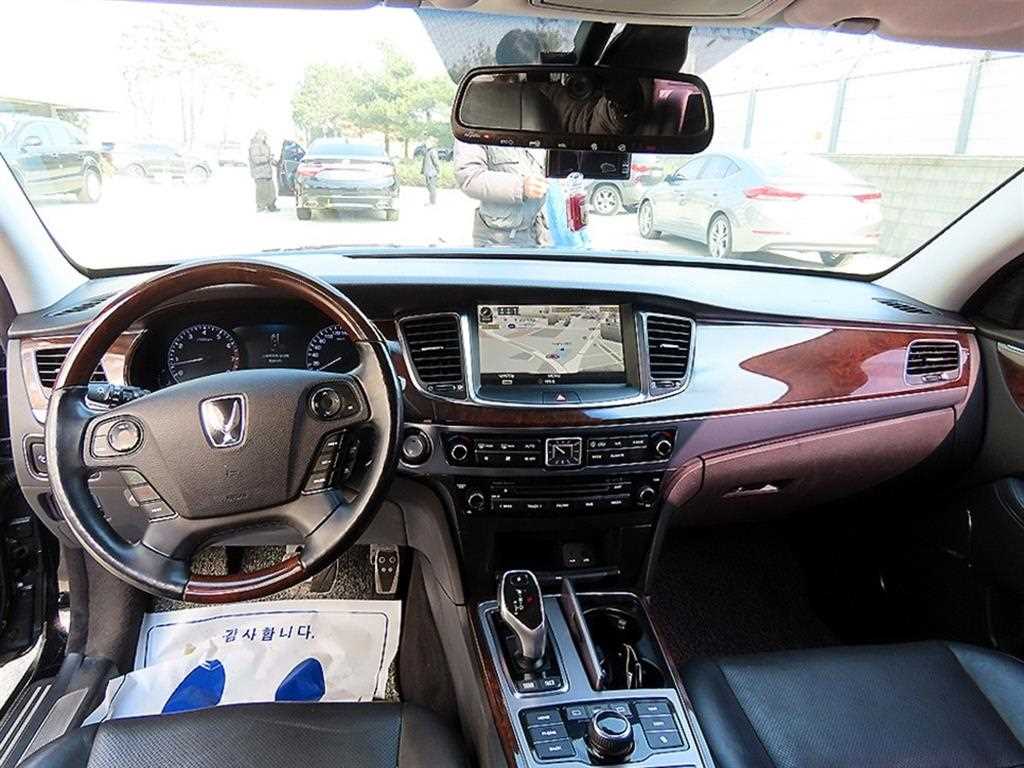 HYUNDAI Equus - Vista 7