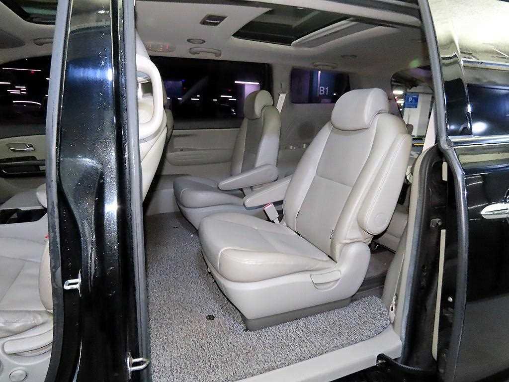 KIA Carnival - Vista 7