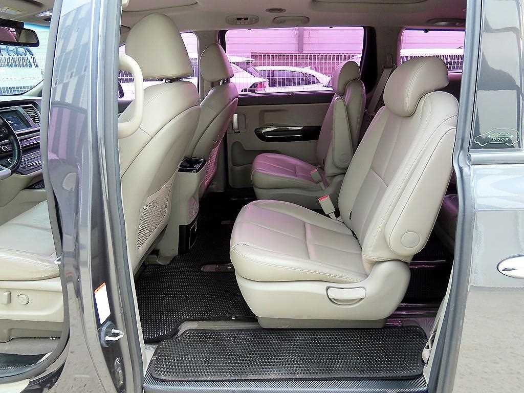 KIA Carnival - Vista 6