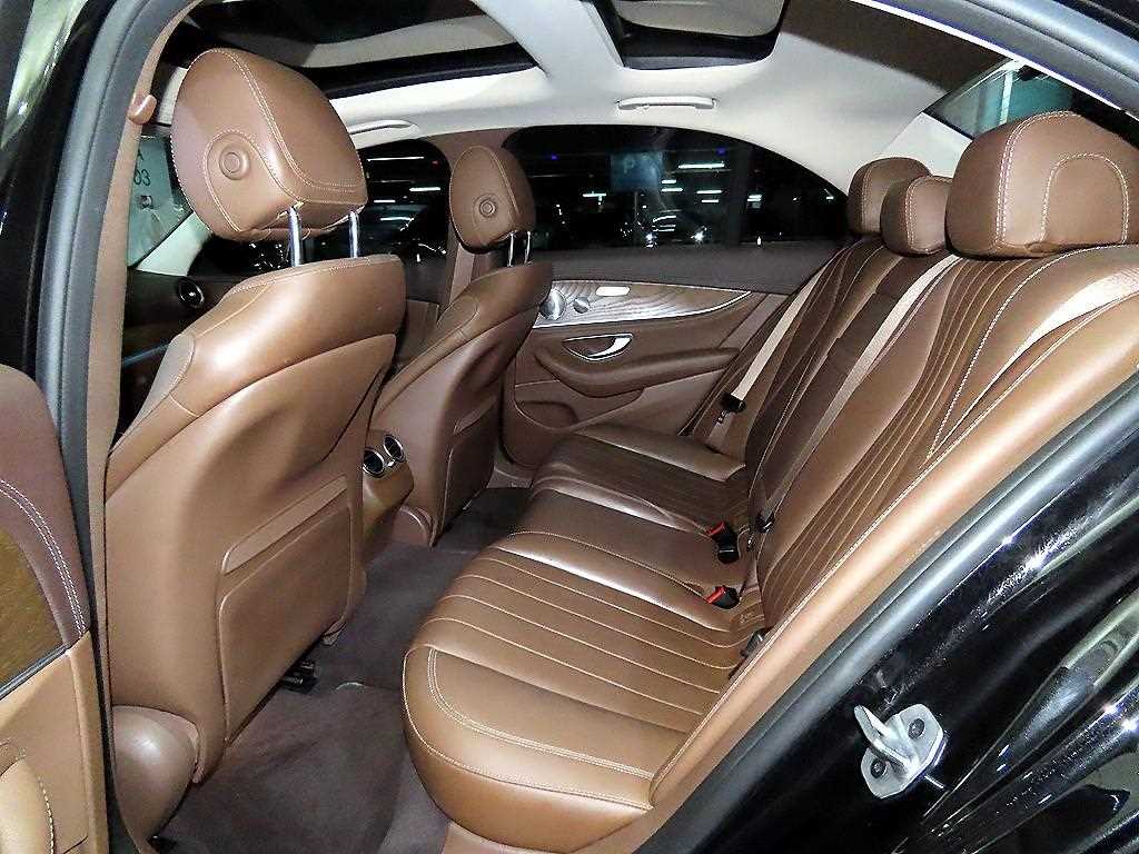 Mercedes Benz E class - Vista 7