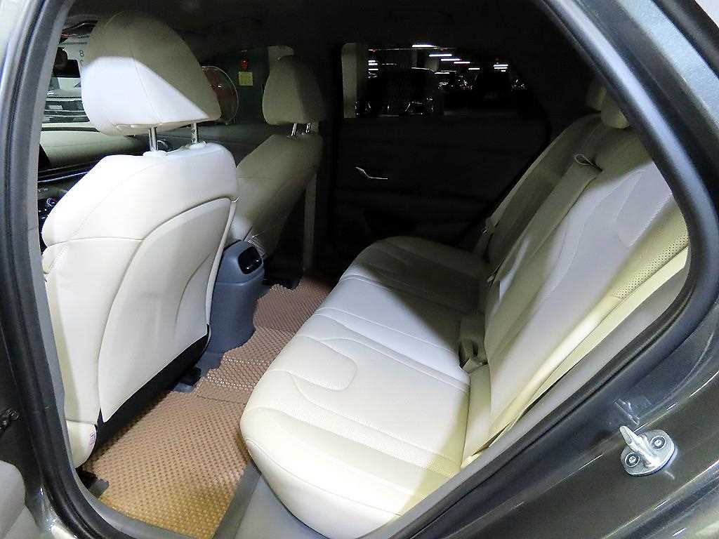 HYUNDAI Avante - Vista 8