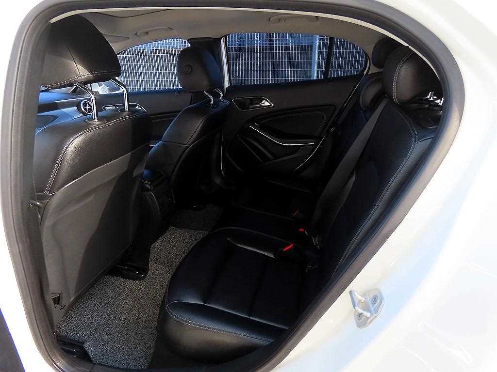 Mercedes Benz GLA Class - Vista 6