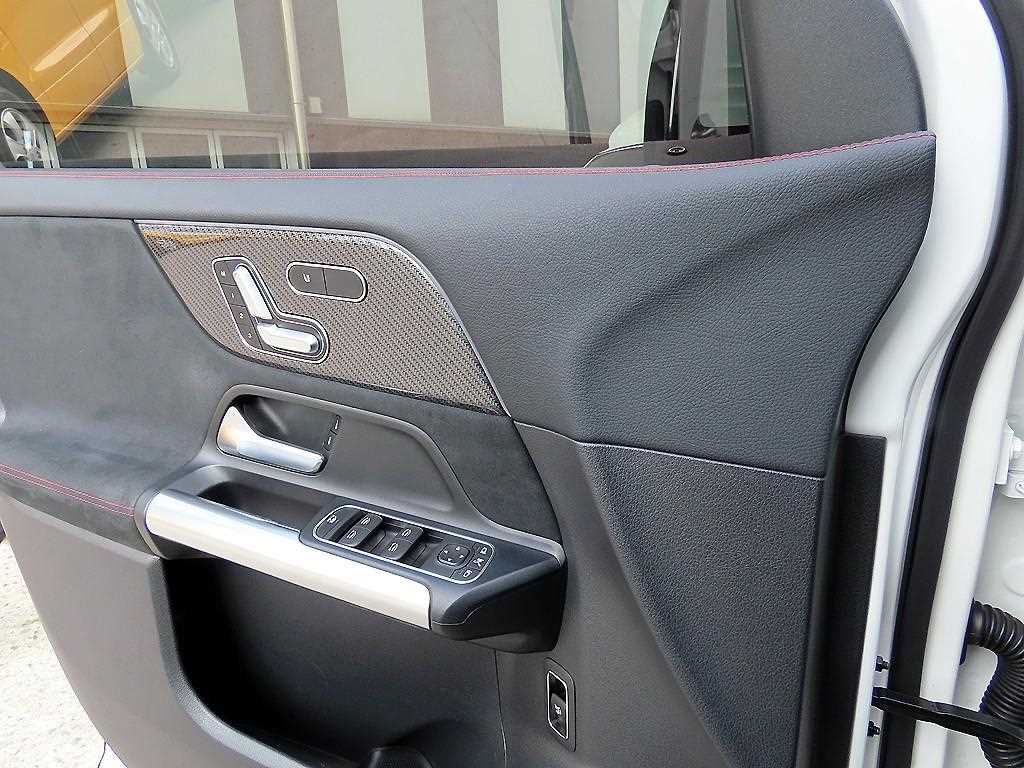 Mercedes Benz GLA Class - Vista 11