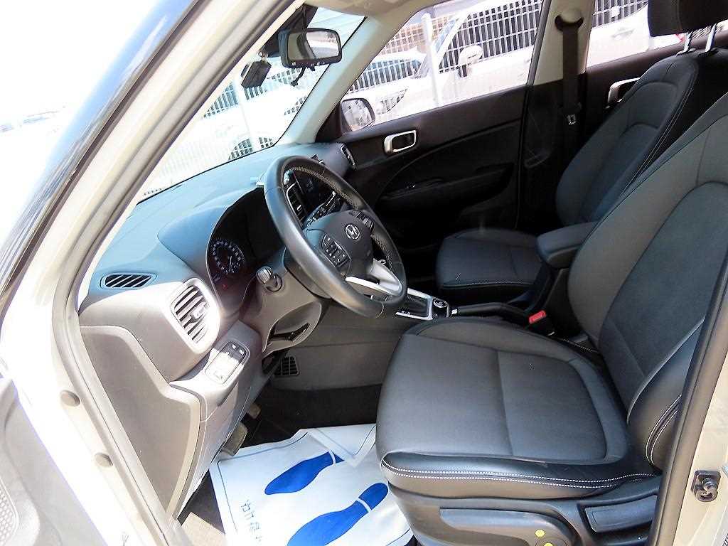 HYUNDAI Venue - Vista 5