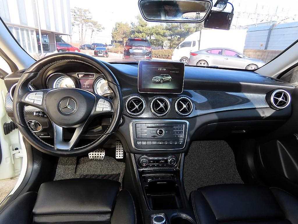 Mercedes Benz GLA Class - Vista 7