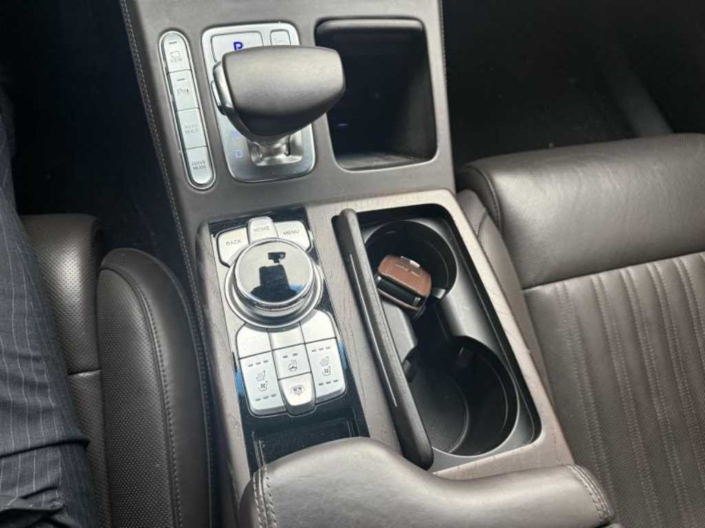 Genesis G90 - Vista 5