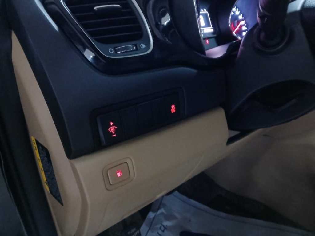 KIA Carnival - Vista 11