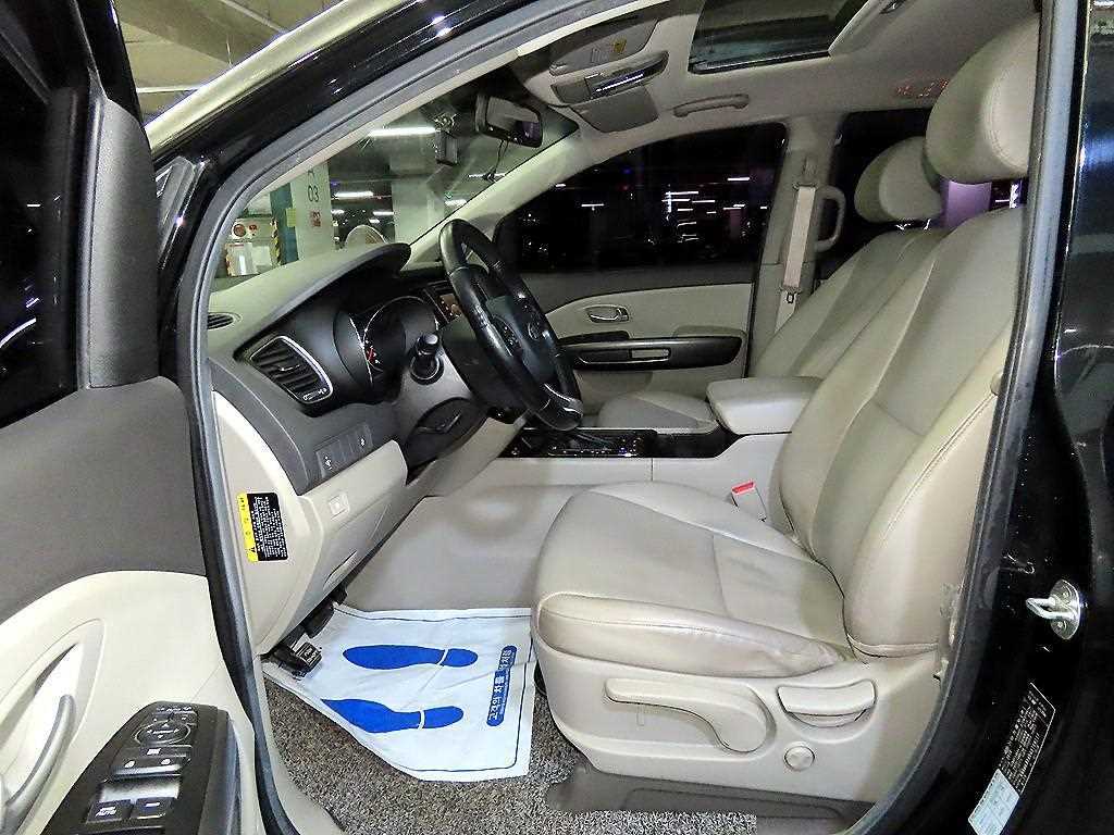 KIA Carnival - Vista 6