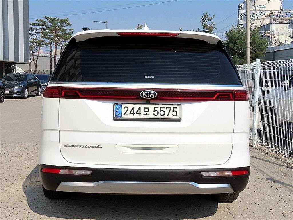 KIA Carnival - Vista 4